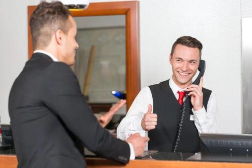 Tips for Hotel Staff to Improve Communication Skills
